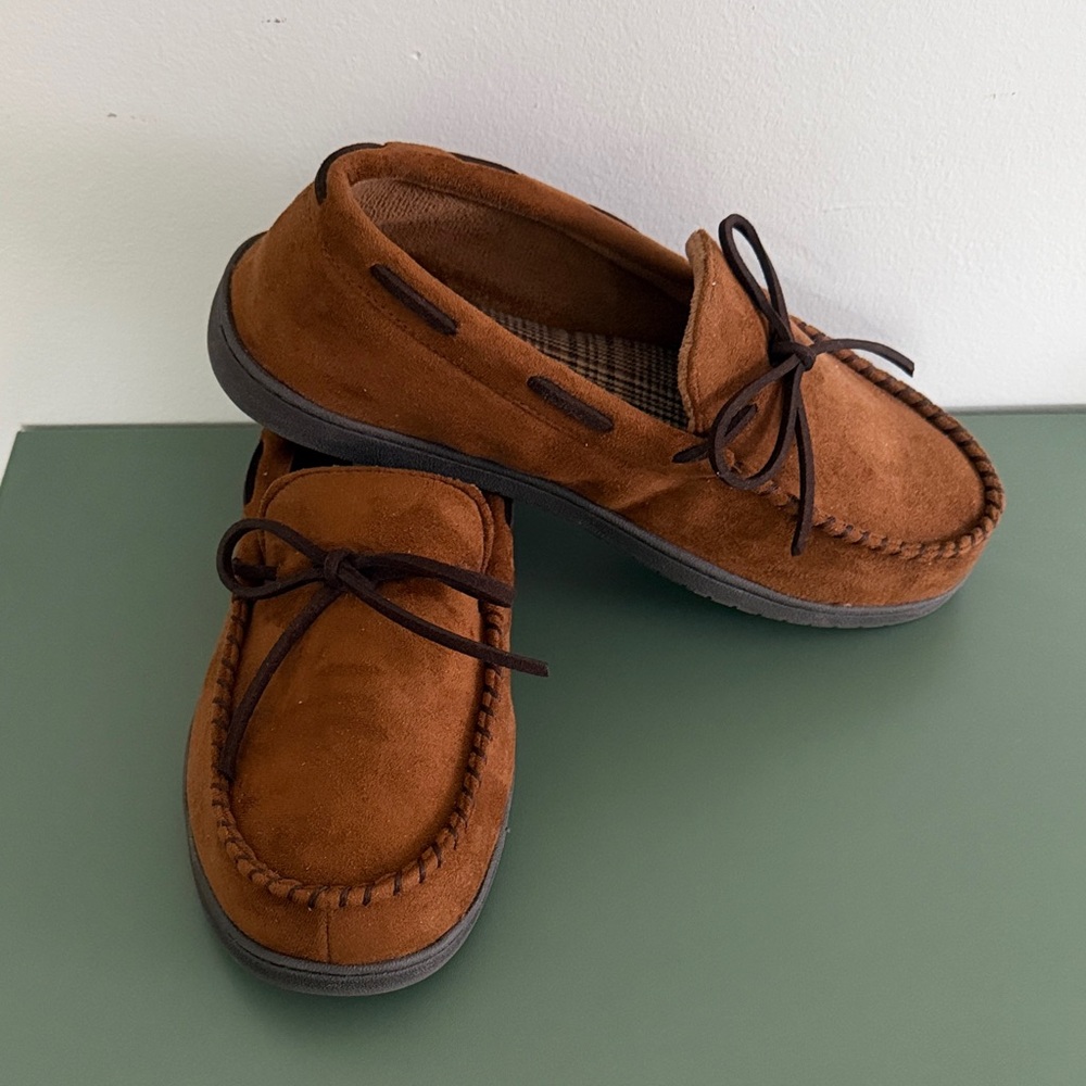 NWOT Men’s Dearfoams “Douglas” moccasins, L